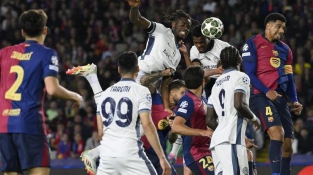 دوري أبطال أوروبا: إنتر يعود من برشلونة بتعادل 3-3 ويؤجل الحسم إلى السان سيرو