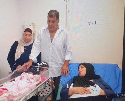 صور...أسير من بلدة قباطية جنوب جنين يرزق بطفله من نطفة مهربة
