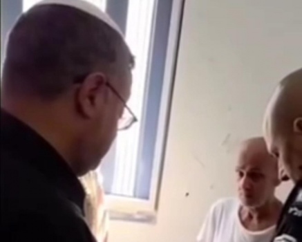 فيديو- بن غفير يقتحم زنزانة الاسير مروان البرغوثي ويهدده &hellip; العائلة تخشى اغتياله