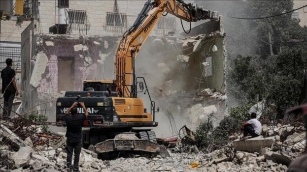 الاحتلال يهدم منازل بالخضر، ويشن اعتقالات واسعة بالضفة، ويستولي على منزل بالخليل