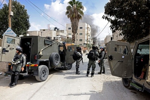 بدواع أمنية: جيش الاحتلال يحاصر 4 قرى فلسطينية بغلاف القدس