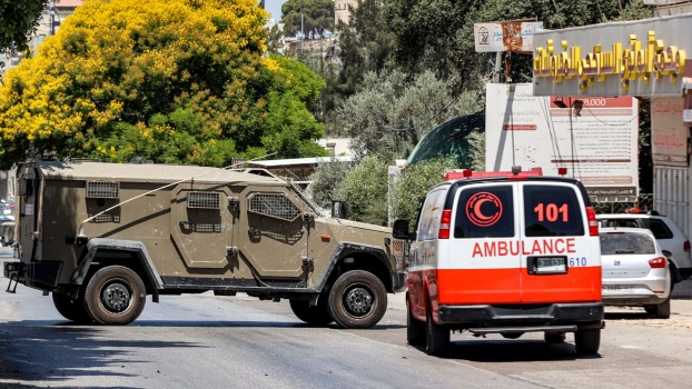 الاحتلال يصيب مواطنا ويعتقل أربعة شبان من طوباس ومخيم الفارعة