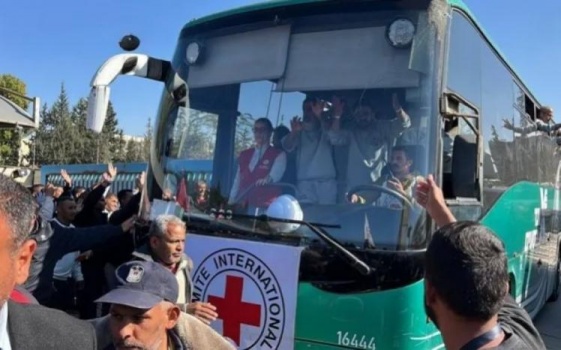 الاحتلال يجري تغييرات على قائمة الأسرى ويقدر موعد تسلم أسراه