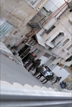 الاحتلال يفرض حظر تجوّل بعدة أحياء في قلقيلية ويحوّل منازل لثكنات عسكرية