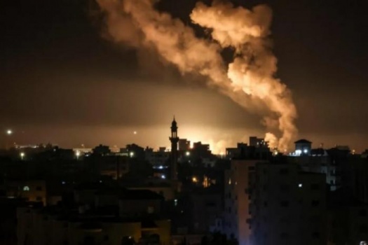 في اليوم الـ 60 لاتفاق وقف النار في غزة: الاحتلال يشن غارات جوية ويفجر منازل ومبان