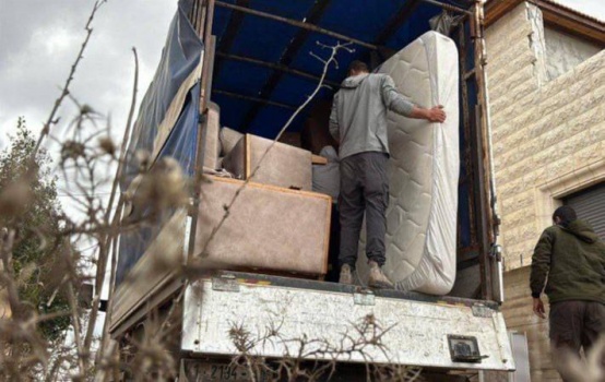 6  عائلات تخلي منازلها تمهيدا لهدمها في مدينة نابلس