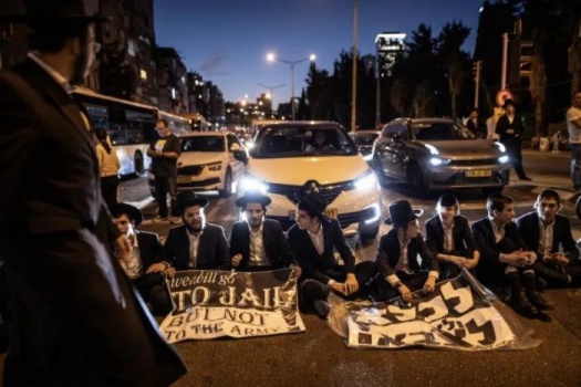 "الحريديم" يهددون نتنياهو بدعم حل الكنيست