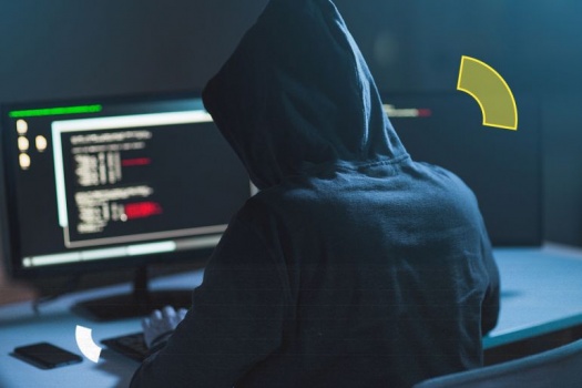 الشرطة تحسم الجدل: "هكرز فلسطين" نصّاب وابتزازي ولا يحل أي مشكلة إلكترونية