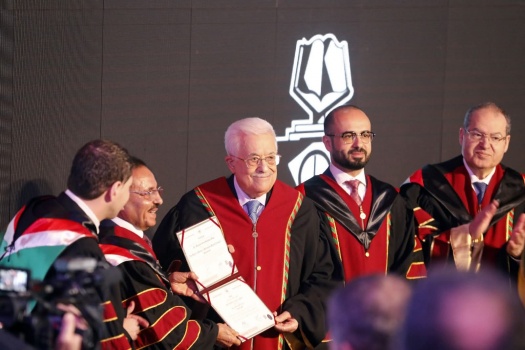 الجامعة العربية الأمريكية تمنح الرئيس محمود عباس الدكتوراه الفخرية في العلوم الإنسانية تقديراً لمسيرته الوطنية وإسهاماته الفكرية