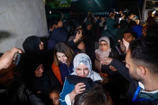 الاحتلال يحول معبر رفح لمحطة إذلال في أول أيام فتحه.. 20 ساعة من جحيم التحقيقات والاحتجاز والمصادرة