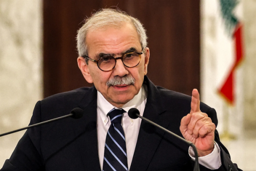بعد تدخله بالحرب.. رئيس وزراء لبنان يعلن حظر أنشطة حزب الله العسكرية