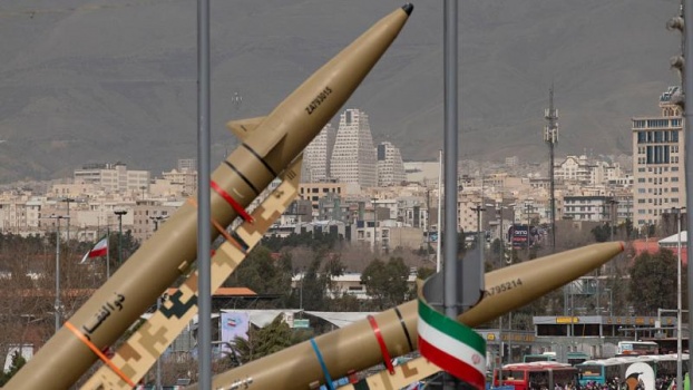 طهران تهدد بضرب البنوك والمراكز الاقتصادية عقب استهداف بنك ايراني