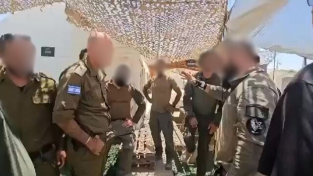 "زامير" يصادق على إعادة 5 جنود إسرائيليين اعتدوا جنسيًا على أسير غزي