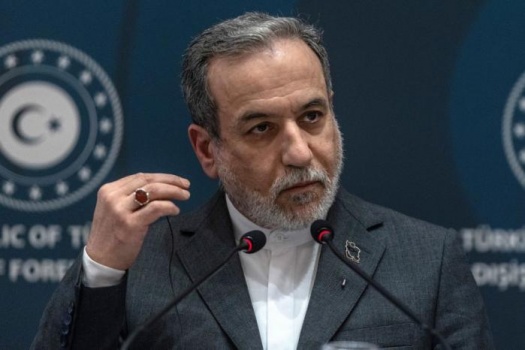 وزير الخارجية الإيراني عراقجي يعود إلى باكستان وينقل شروط طهران لوقف الحرب
