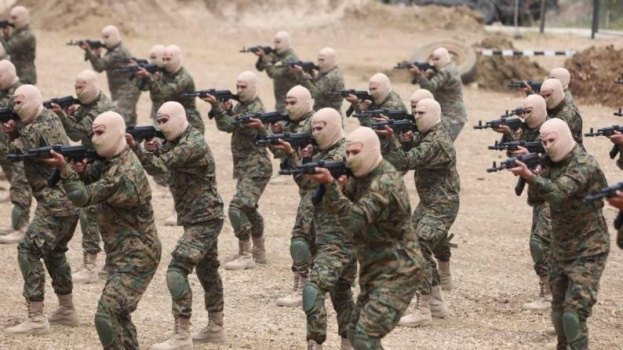 قيادي عسكري في حزب الله: مجموعات كبيرة من الاستشهاديين تنتظر الالتحام بجنود الاحتلال في جنوب لبنان