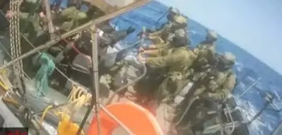 إسرائيل تعتقل 300 ناشط بعد السيطرة على 40 سفينة من الأسطول التركي