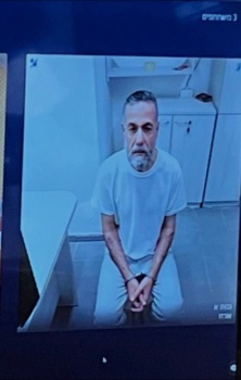 محامي الطبيب أبو صفية: المحكمة رفضت إزالة الأصفاد وتطالب النيابة بتقديم تقرير حول وضعه الصحي