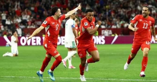 الجزائر تودع كأس العالم أمام سويسرا