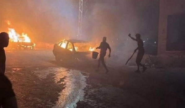 مستوطنون يحرقون مركبات ويهاجمون منازل المواطنين جنوب نابلس