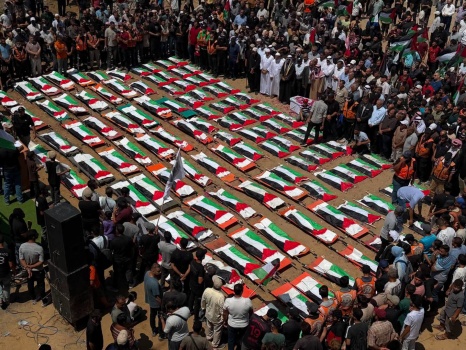112 شهيدًا .. أكبر جنازة جماعية في غزة