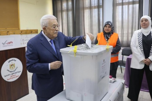 الرئيس عباس يجري تعديلا جديدا على قانون الانتخابات يعيد عدد أعضاء المجلس التشريعي إلى 132