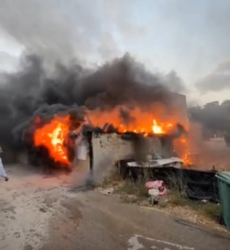 هيئة الجدار: 900 حريق لممتلكات فلسطينية بالضفة اقترفه المستوطنون والجيش