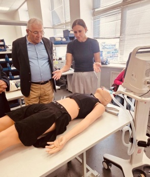 وفد جامعة القدس يبحث مع شركة Medvision الروسية إنشاء مركز متكامل للمحاكاة الطبية في كلية الطب