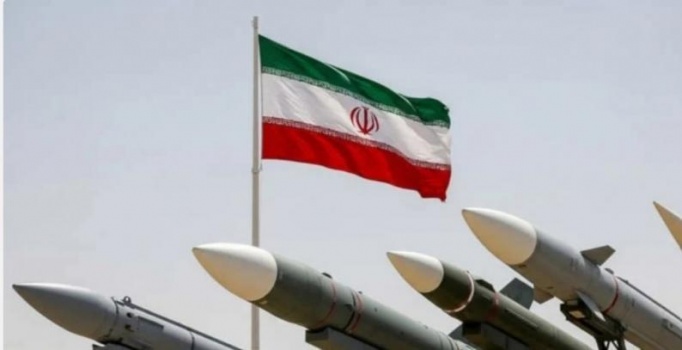 إيران تعلن إسقاط طائرة مسيّرة متطورة بمضيق هرمز وتؤكد استعدادها للتصعيد

