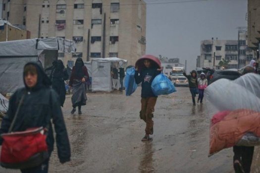 غزة تواجه الشتاء بلا مأوى كافٍ.. والاحتلال يمنع دخول 8600 مجموعة ⁠من مستلزمات الإيواء الطارئة