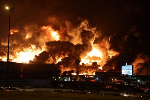 القوات المسلحة اليمنية تعلن استهداف أرامكو ومطار الملك خالد ومصفاة في الرياض بصواريخ ومسيرات