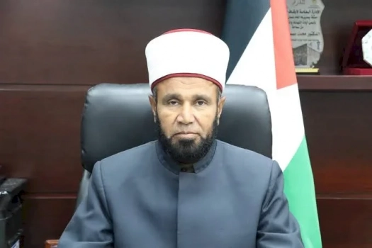 بعد جدل المسبحة بالماء.. وزير الأوقاف الفلسطيني يقدم استقالته