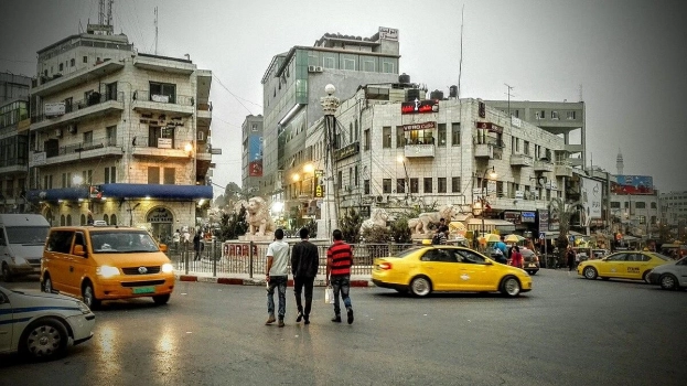 قرار جديد يلغي تنظيم استخدام تطبيقات النقل في المركبات العمومية.. ما السبب؟