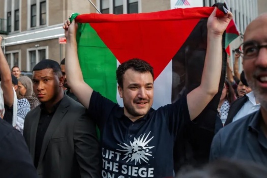 الناشط الفلسطيني محمود خليل يعود لجامعة كولومبيا للمرة الأولى منذ اعتقاله