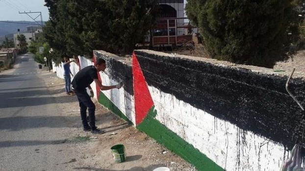 تزامناً مع رفع العلم الفلسطيني في الامم المتحدة ,متطوعو مجلس صيدا القروي يرفعون ويرسمون العلم الفلسطيني فوق مباني البلدة وعلى جدرانها