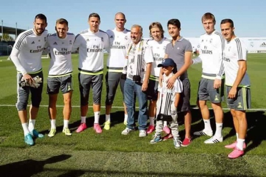 صور‬ / لقاء جمع اللاجئ السوري الذي ضربته الصحفية المجرية بفريق ريال مدريد الإسباني