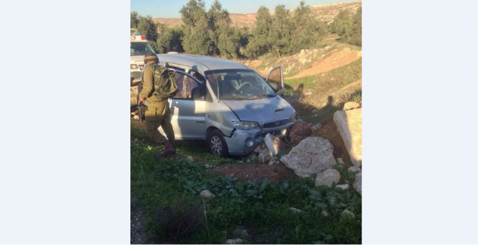 صور وفيديو :تفاصيل عملية اطلاق النار على سيارة للمستوطنين التي خلفت قتلى وجرحى