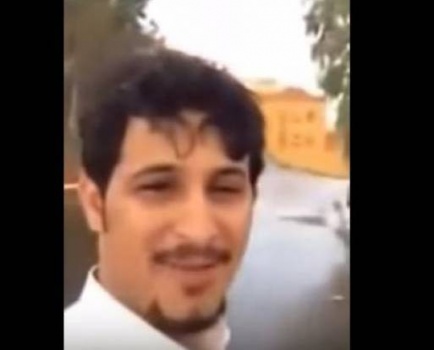 فيديو| صاعقة تضرب شاب أثناء تصويره فيديو سيلفي