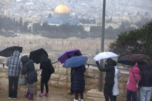 حالة الطقس : أمطار وأجواء باردة تبدأ من الغد
