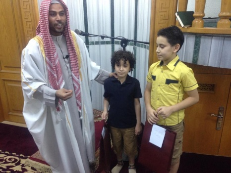 خطيب جمعة يدعو على النساء دعوة غريبة جداً !!