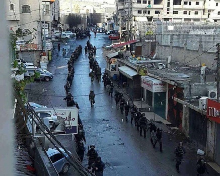 فيديو وصور | 1000 جندي وطائرة مروحية وجرافات لهدم منازل الشهداء