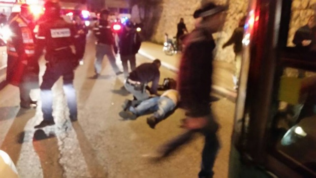 لحظة استشهاد شاب بالقدس برصاص الاحتلال (فيديو وصور)