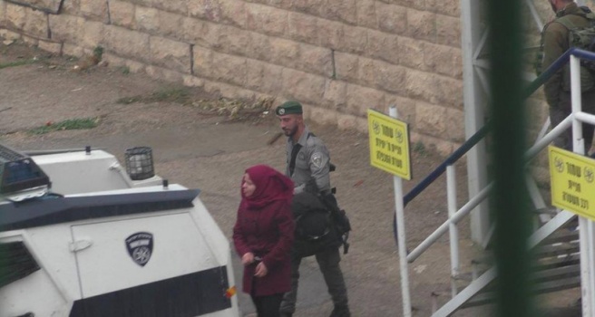 الاحتلال يعتقل فتاتين بزعم محاولة طعن في الخليل