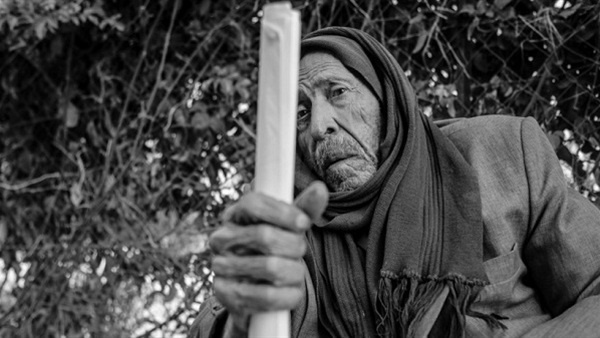 فلسطيني عمره 77 عاما و"طالب" بالمرحلة الثانوية