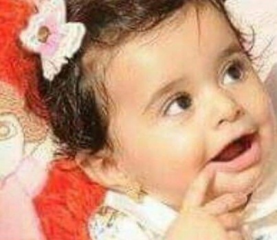 وفاة رضيعة نسيها والدها بالمركبة