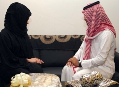 يزوج ابنته بدون مهر ولكن بشرط واحد.. والعريس يرفض!