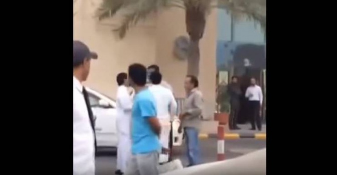 فيديو|مشاجرة عنيفة بين سعودي وهندي في الشارع