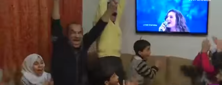 فيديو من منزل عائلة نداء شرارة لحظة حصولها على لقب "ذا فويس" The Voice