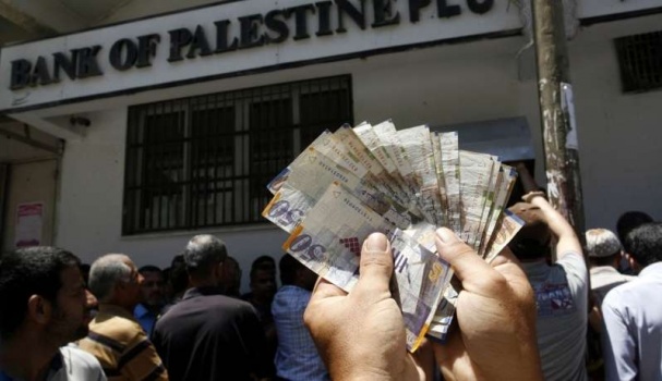 الحكومة الفلسطينية تعيد النظر في "بدل المواصلات الثابتة" للموظفين