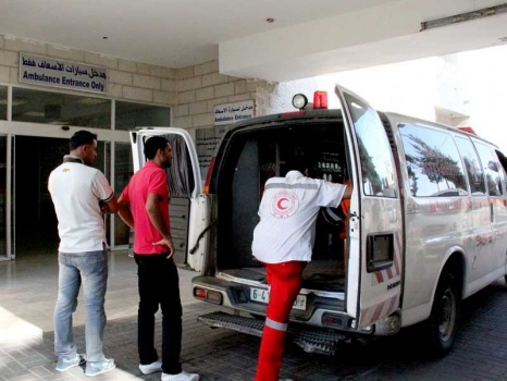 جنين: نقل أسير بعد الإفراج عنه من سجن النقب الى المستشفى