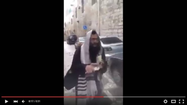 فيديو| مستوطن خائف من تعرضه للطعن: أنا أحب العرب !!